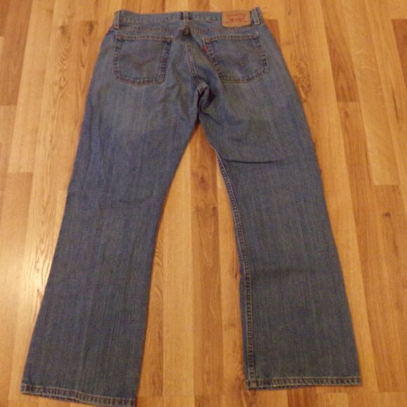 Men's Levi Strauss 527 34 x 30 Medium Distressed Wash Low Boot Cut 100% Cotton - Picture 1 of 10